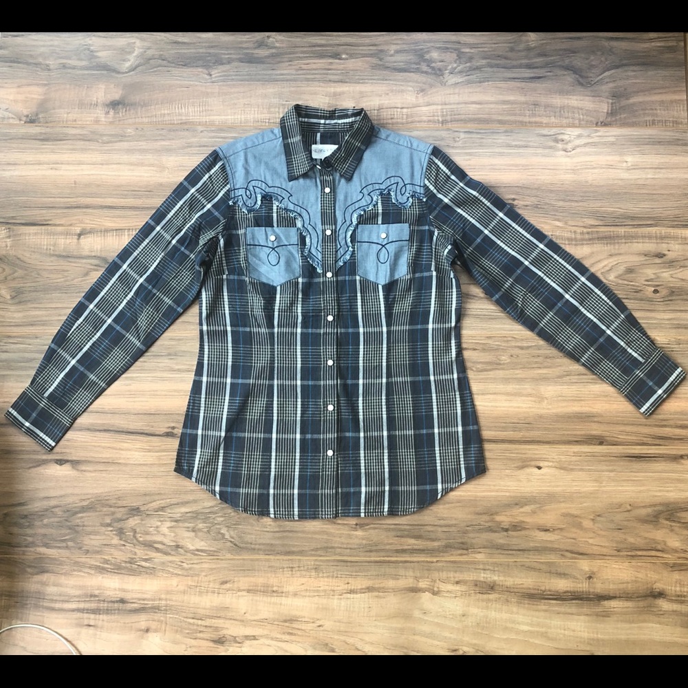 Medium Women’s Ryan Michael Button Up